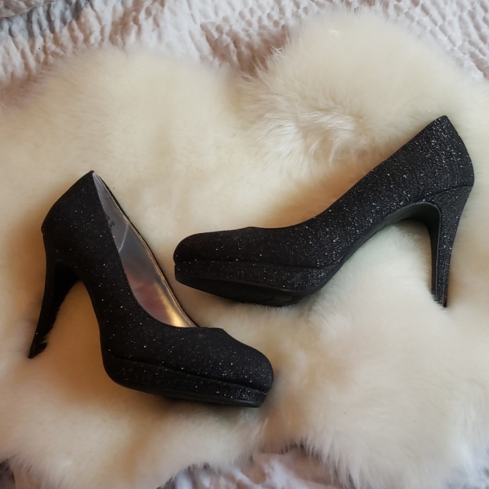 Fioni size 6.5 black glitter heels
